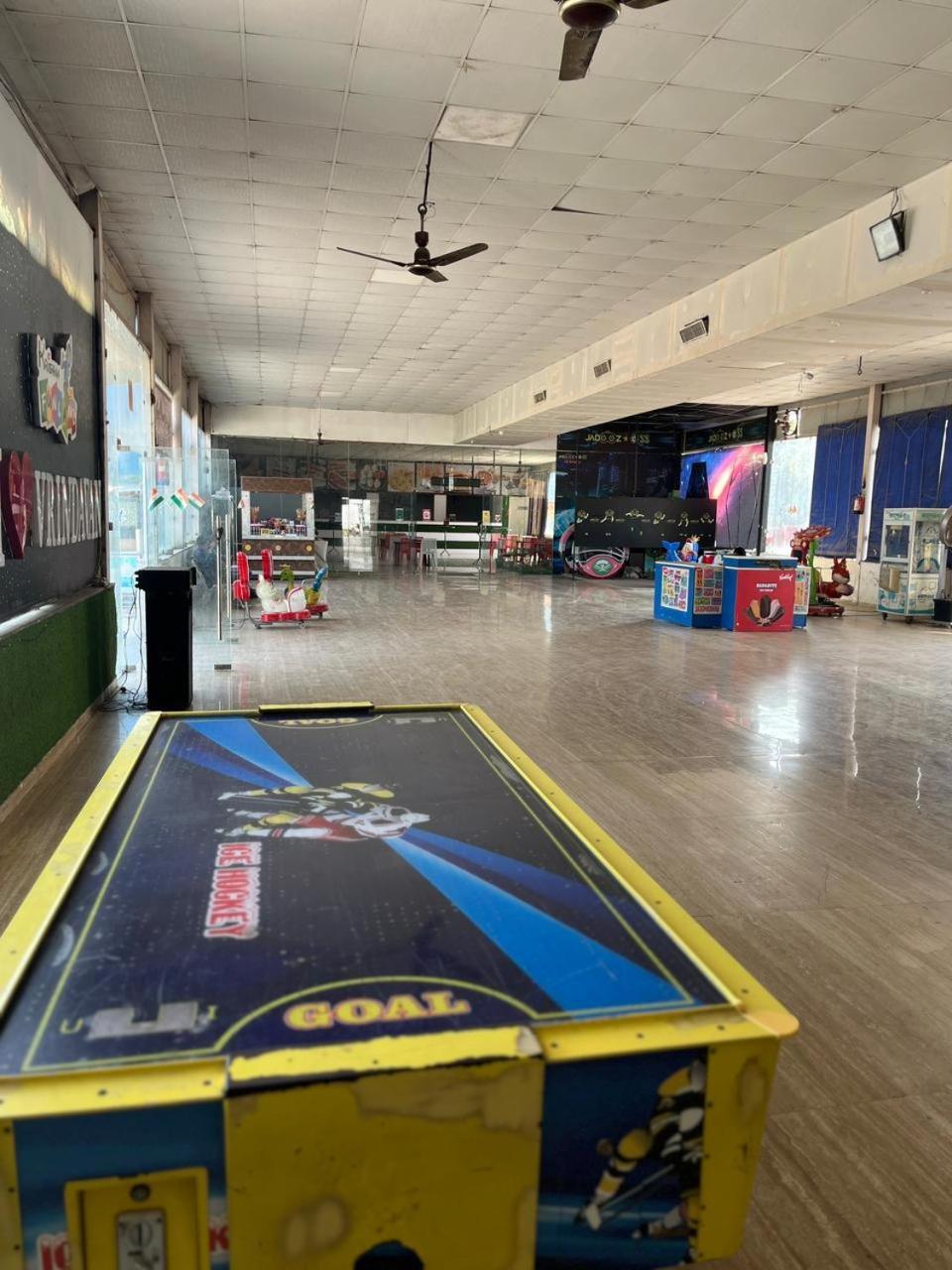 马图拉 Krishna Fun Land酒店 外观 照片
